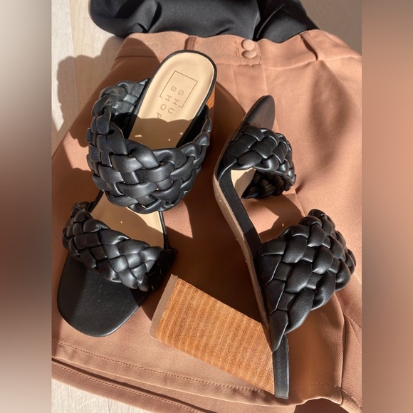 Women’s black block heel - Picture 1 of 4